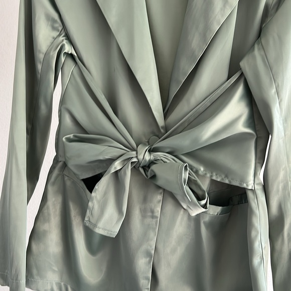 Beautiful Matching Set! Sea green satin top and straight leg pants! - Picture 2 of 5